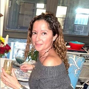 Meet your Posher, Damaris